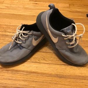Boys nike roshe